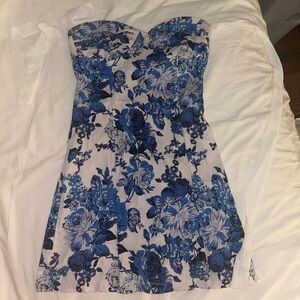 Beginning Boutique Blue and White Floral Dress Size 4